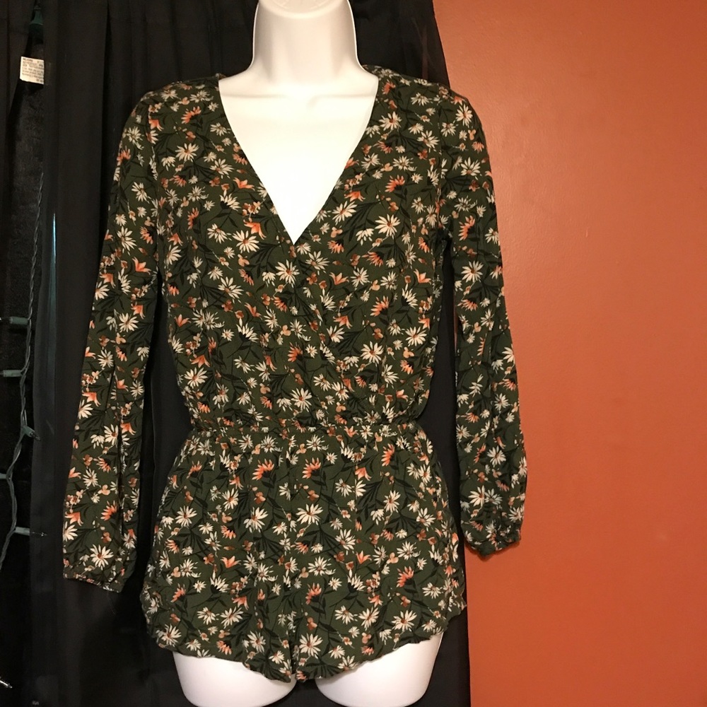 Nwot Small romper